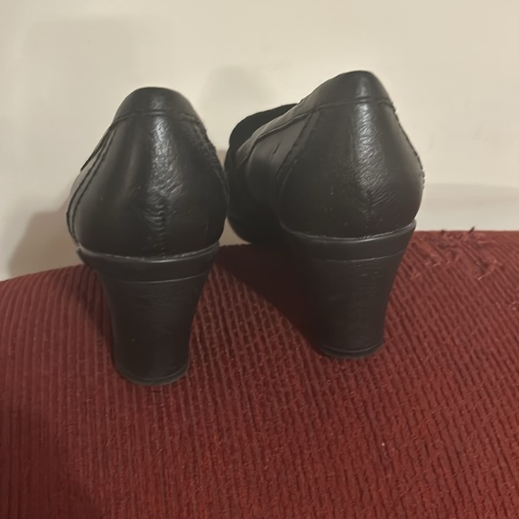 Croft & Barrow sole (sense)ability BLK heeled loafers w/front fringe tassels - Picture 7 of 8